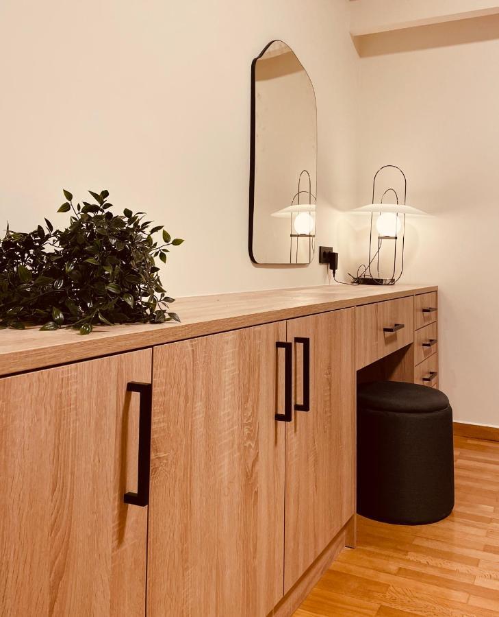 2 Bedroom Apt - Live Like A Local In Kolonaki Афины Экстерьер фото